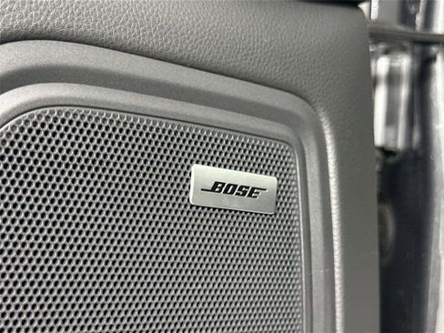 Certified 2025 Porsche Macan Turbo AWD/4WD image 31