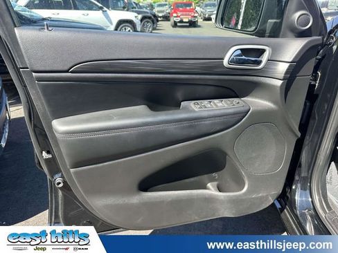 Used 2022 Jeep Grand Cherokee Laredo X AWD/4WD image 11