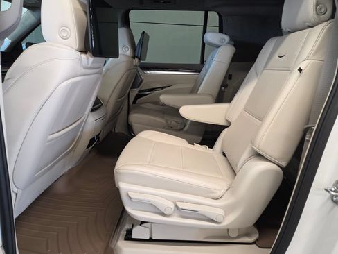 Used 2025 Cadillac Escalade ESV Sport Platinum AWD/4WD image 11