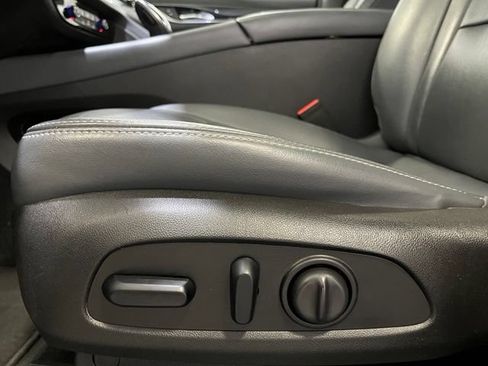 Used 2019 Buick Enclave Essence AWD/4WD image 16