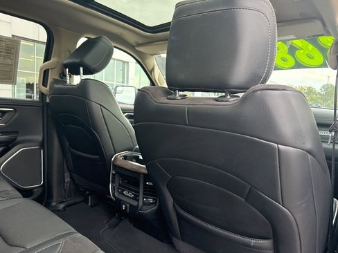 Used 2019 RAM 1500 Laramie image 33