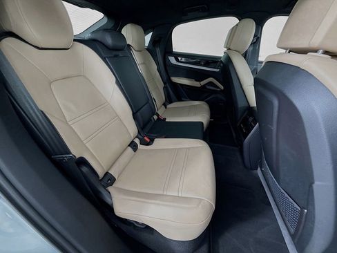 Certified 2025 Porsche Cayenne image 30