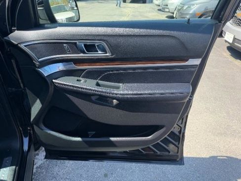 Used 2018 Ford Explorer Limited image 36