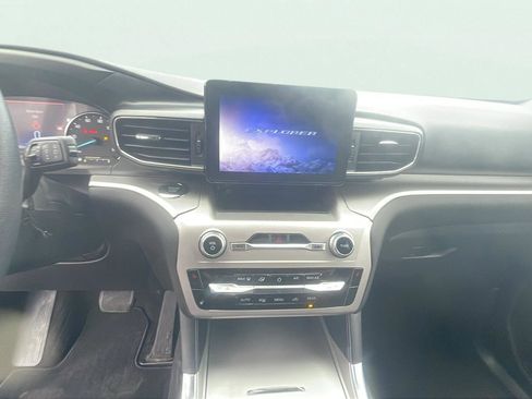 Used 2023 Ford Explorer XLT w/ Equipment Group 202A image 13