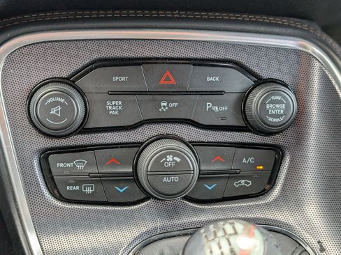 Used 2015 Dodge Challenger R/T Plus RWD image 17