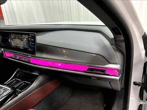 Used 2025 BMW 760i xDrive w/ Premium Package image 28