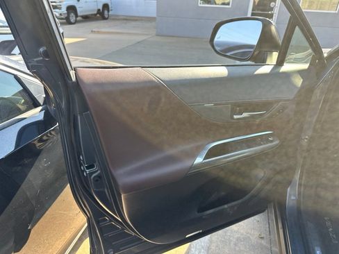 Used 2021 Toyota Venza Limited w/ Carpet Mat Package (TMS) AWD/4WD image 18