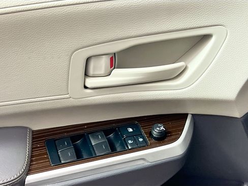 Used 2022 Toyota Sienna LE image 16