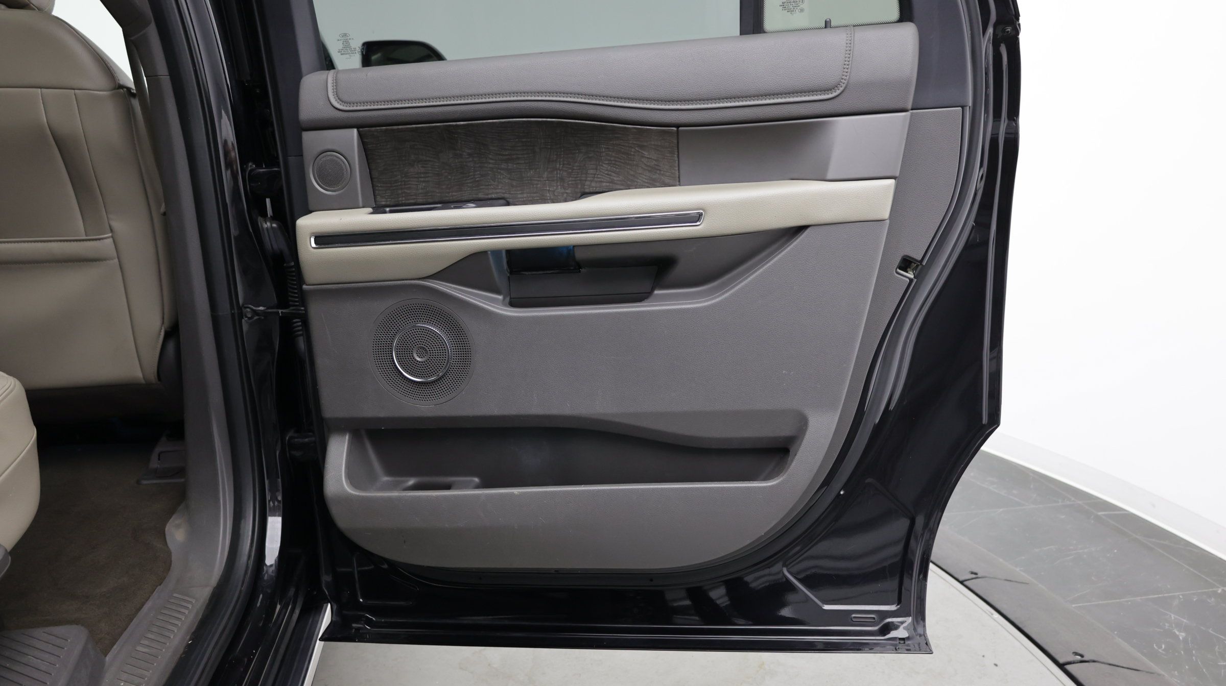 Used 2021 Ford Expedition Max Limited RWD image 41