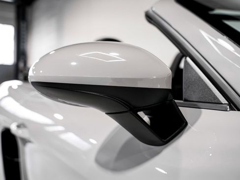 Used 2022 Porsche 718 Boxster Spyder RWD image 36