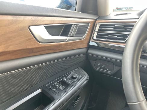 Used 2025 Volkswagen Atlas SE w/ Panoramic Sunroof Package FWD image 51