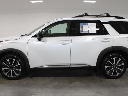 Used 2026 Nissan Pathfinder Platinum AWD/4WD image 6