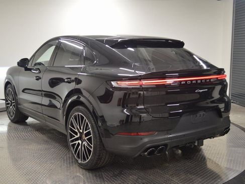 Certified 2025 Porsche Cayenne Coupe image 3