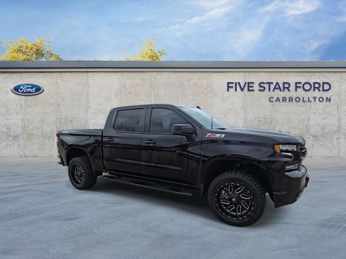 Used 2022 Chevrolet Silverado 1500 LT Trail Boss w/ Convenience Package II image 2