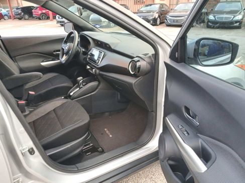Used 2018 Nissan Kicks SV image 10