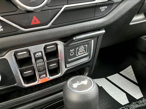 Used 2025 Jeep Wrangler Unlimited Sport AWD/4WD image 16
