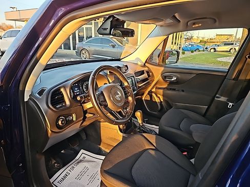 Used 2017 Jeep Renegade Latitude image 18