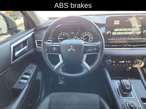 Used 2024 Mitsubishi Outlander SE image 22