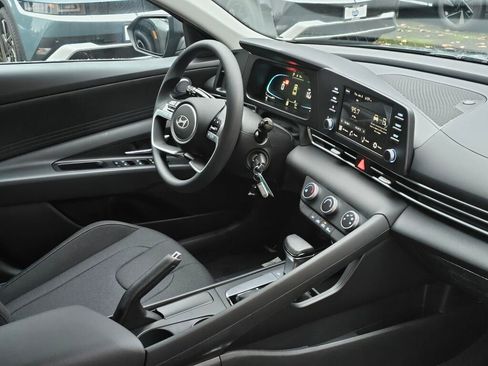 New 2026 Hyundai Elantra SE image 10
