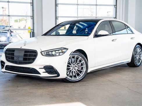 Used 2023 Mercedes-Benz S 580 4MATIC Sedan image 2