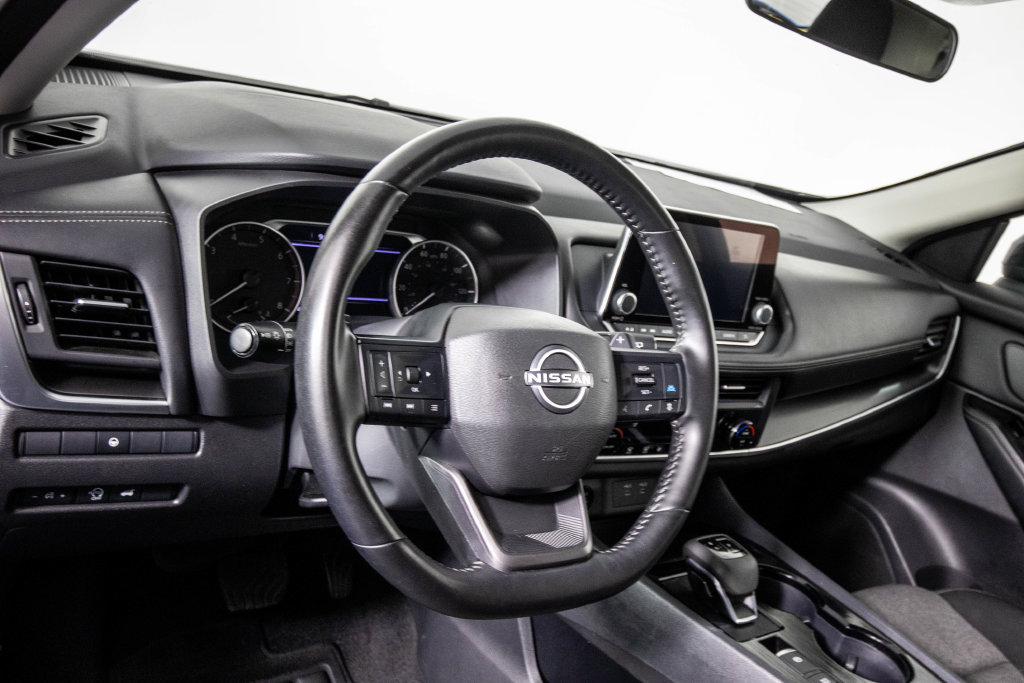 Used 2025 Nissan Rogue SV FWD image 18
