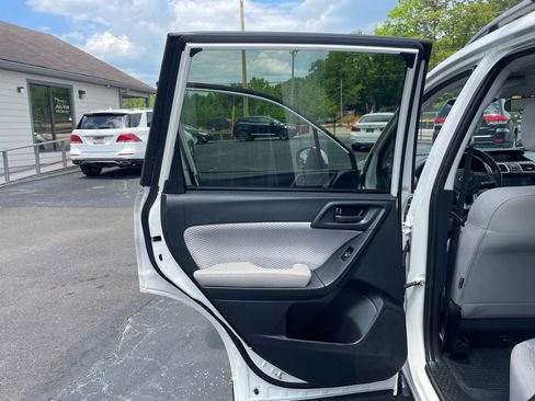 Used 2017 Subaru Forester 2.5i Premium AWD/4WD image 17