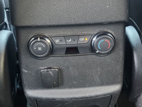 Used 2013 Ford Explorer XLT image 29