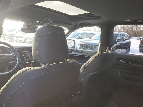 New 2025 Jeep Grand Cherokee Laredo X w/ Luxury Tech Group I image 9