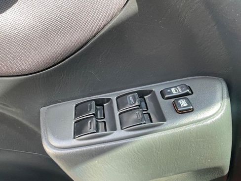 Used 2005 Toyota RAV4 4WD image 13