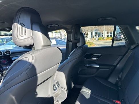 Used 2025 Mercedes-Benz GLC 300 4MATIC image 19