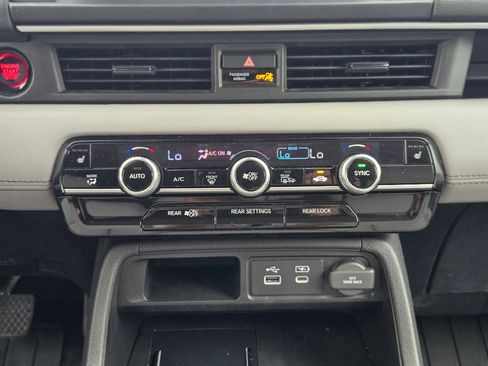 Used 2025 Honda Pilot Touring image 18