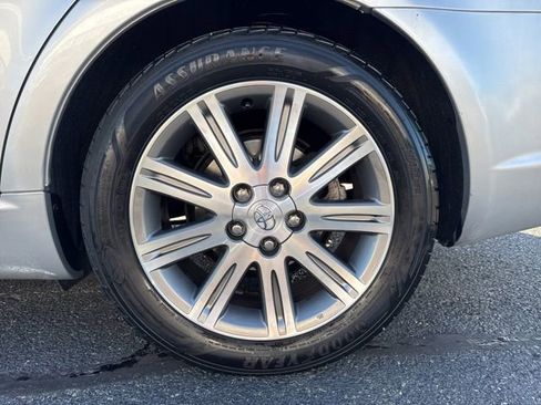 Used 2010 Toyota Avalon Limited FWD image 11