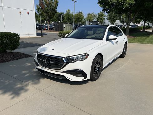 Used 2024 Mercedes-Benz E 450 4MATIC Sedan image 5