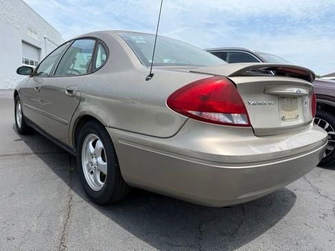 Used 2004 Ford Taurus SE FWD image 3