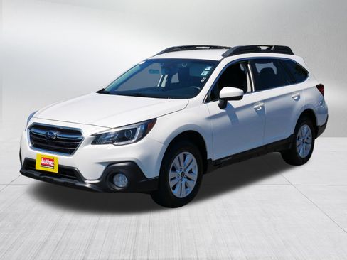 Used 2019 Subaru Outback 2.5i Premium AWD/4WD image 3