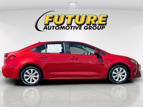 Used 2020 Toyota Corolla LE FWD image 3