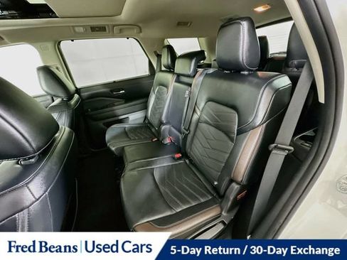 Certified 2024 Nissan Pathfinder Platinum w/ Black Appearance Package AWD/4WD image 32