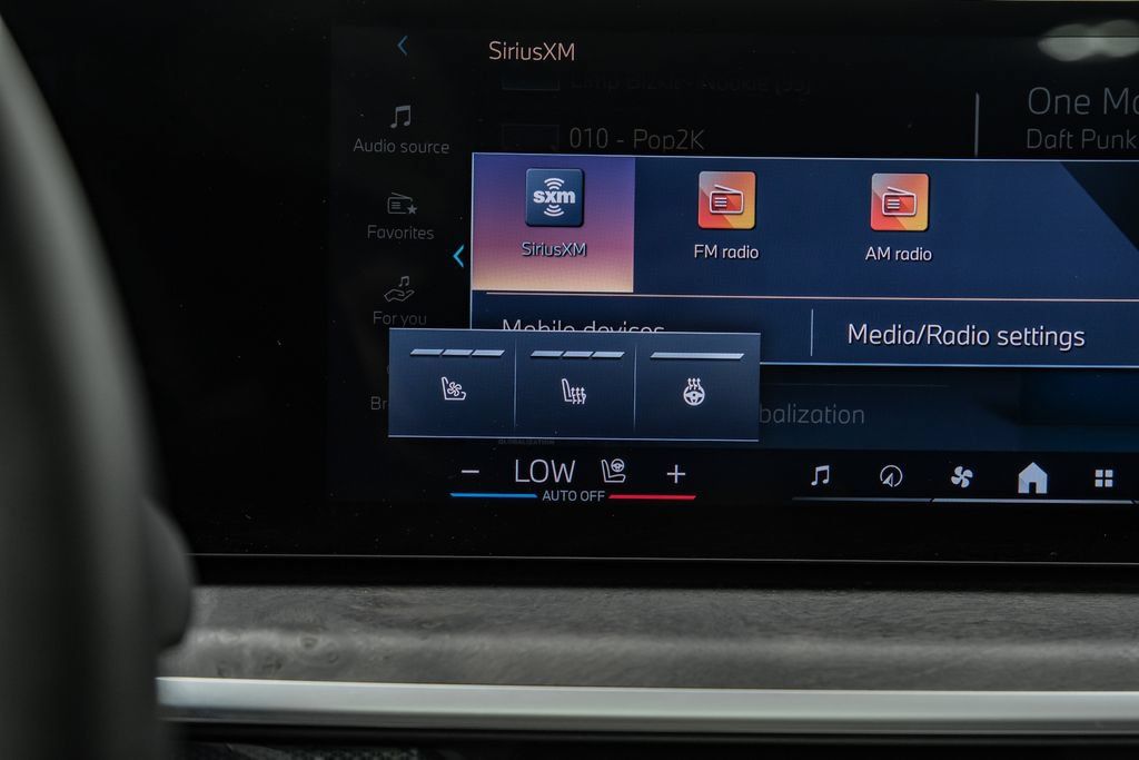 Used 2025 BMW X7 xDrive40i AWD/4WD image 35