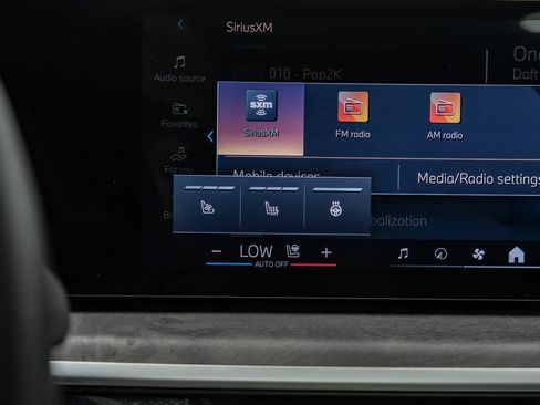 Used 2025 BMW X7 xDrive40i AWD/4WD image 35