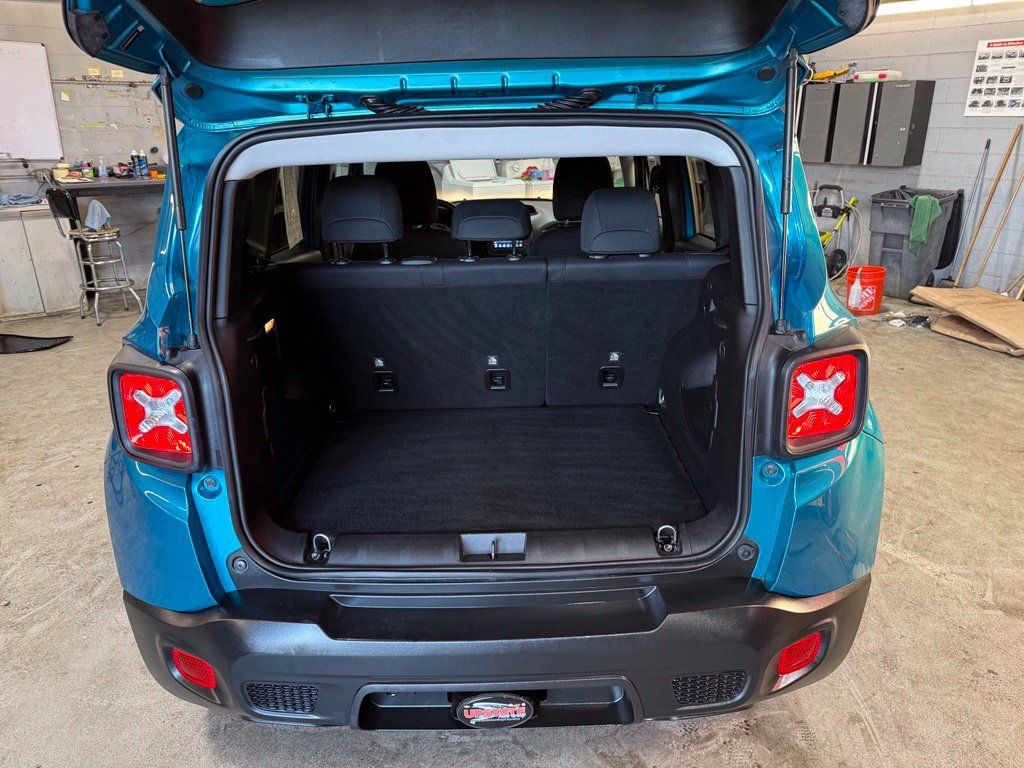 Used 2020 Jeep Renegade Latitude w/ Cold Weather Group AWD/4WD image 29