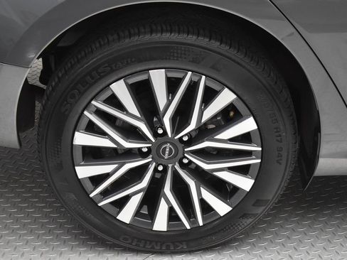Certified 2024 Nissan Altima 2.5 SV AWD/4WD image 33