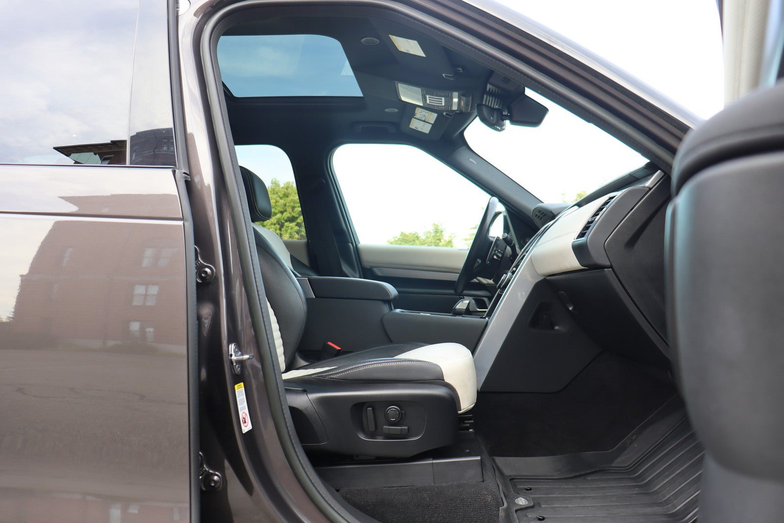 Used 2023 Land Rover Discovery S R-Dynamic AWD/4WD image 20