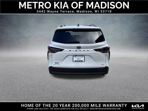 Used 2025 Toyota Sienna XLE AWD/4WD image 5