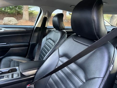 Used 2017 Ford Fusion SE image 20