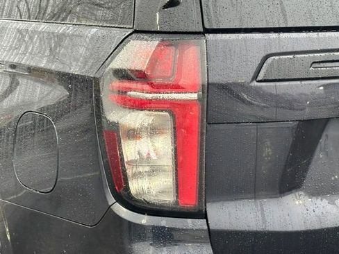 Used 2024 Chevrolet Suburban Z71 w/ Luxury Package image 15