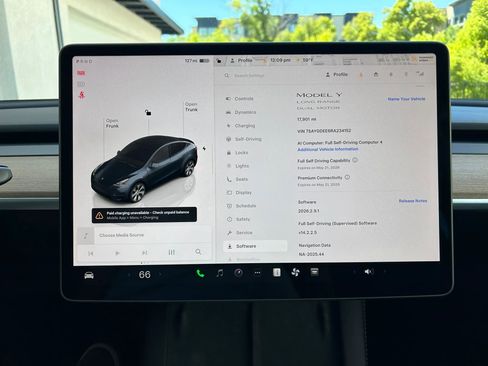 Used 2024 Tesla Model Y Long Range AWD/4WD image 21
