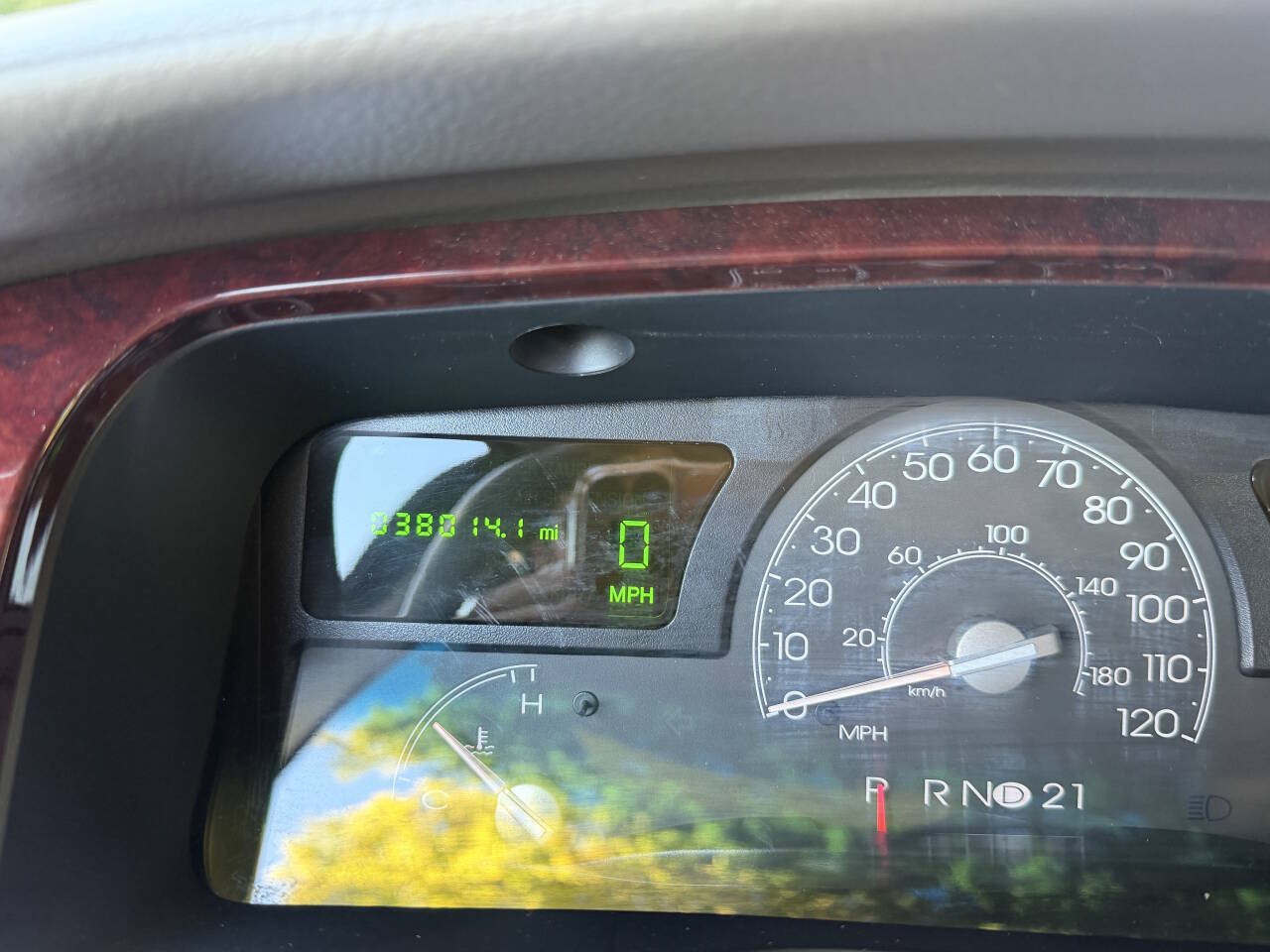 Used 2005 Lincoln Town Car Signature RWD image 17