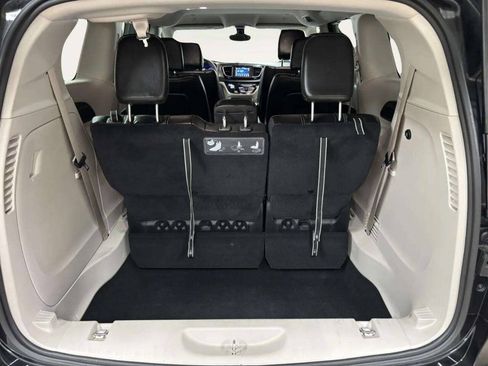 Used 2021 Chrysler Voyager Lxi FWD image 6
