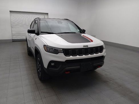 Used 2025 Jeep Compass Trailhawk AWD/4WD image 14