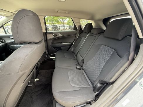 Used 2025 Kia Sportage LX image 30